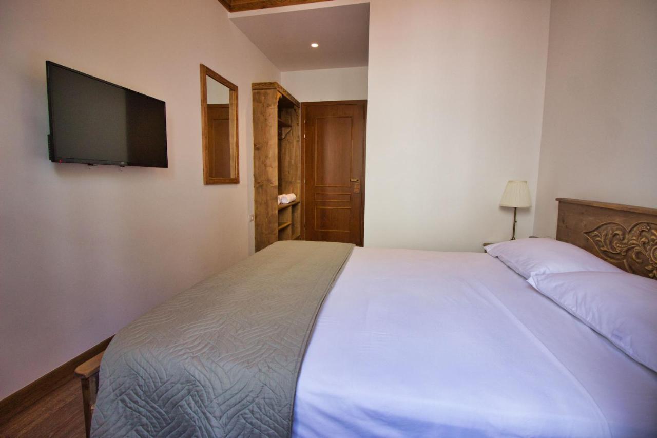 4 Rooms Gjirokastra Екстер'єр фото