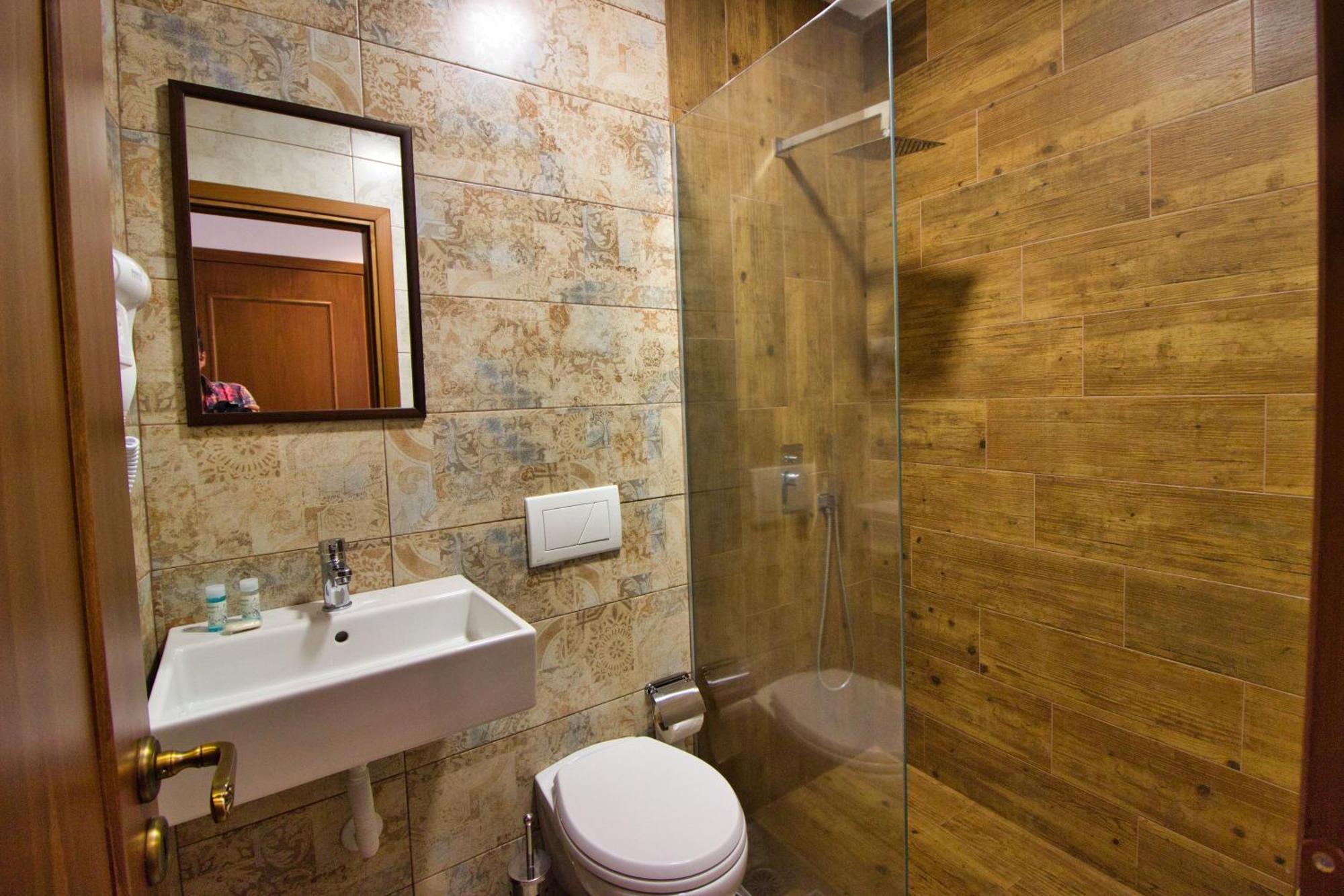 4 Rooms Gjirokastra Екстер'єр фото