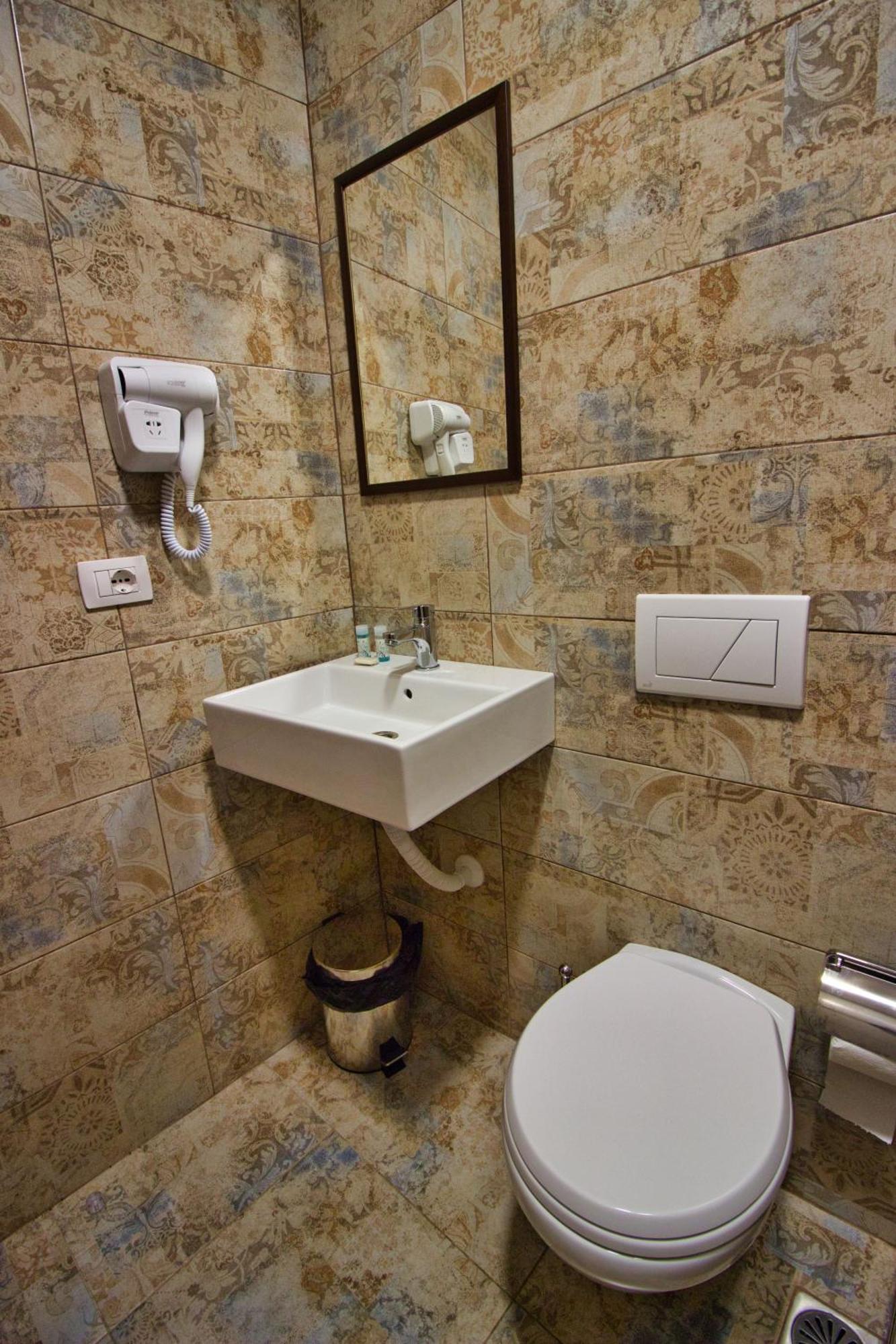 4 Rooms Gjirokastra Екстер'єр фото