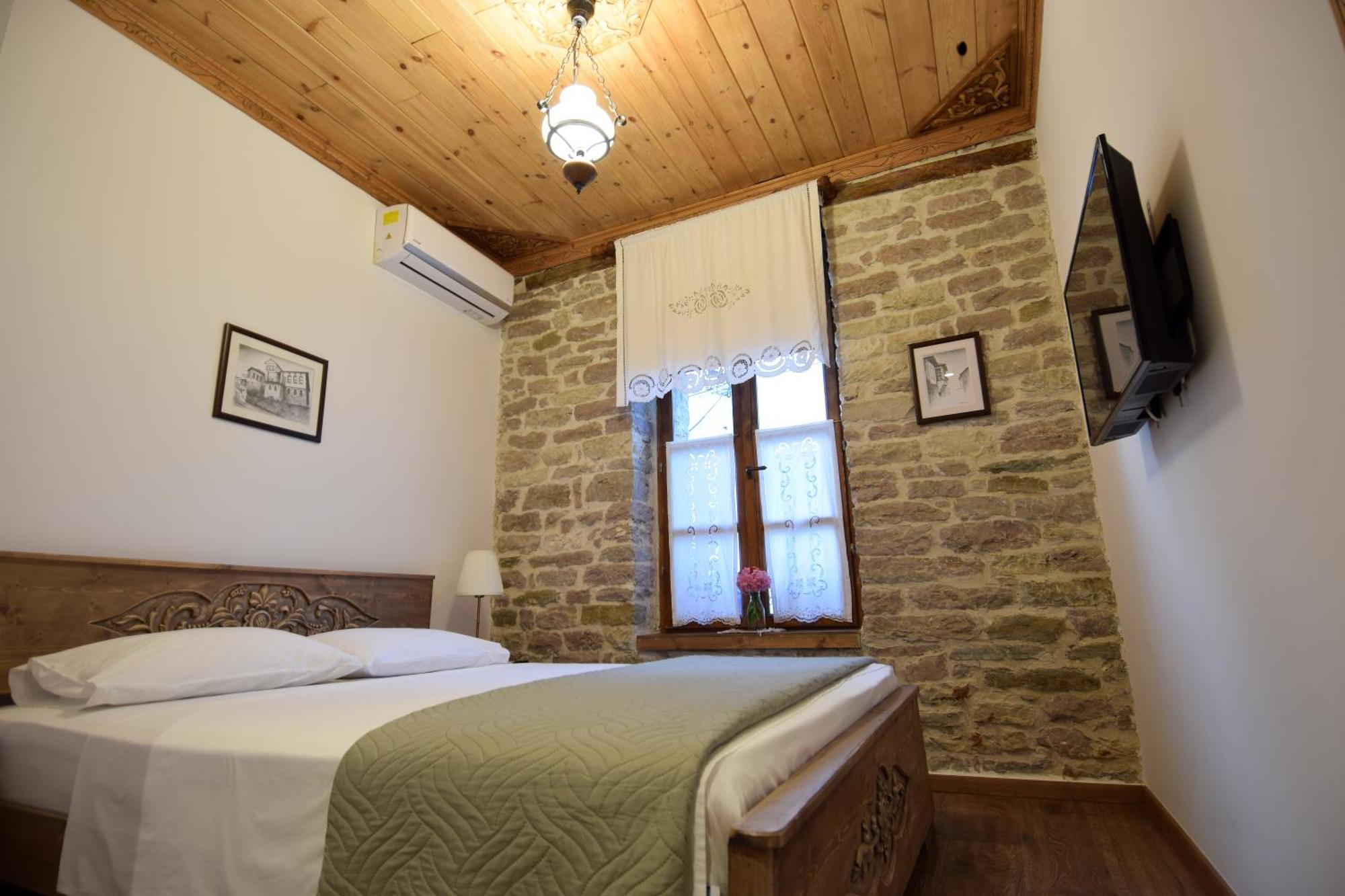 4 Rooms Gjirokastra Екстер'єр фото